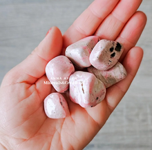 Carica l'immagine nel visualizzatore di Gallery, Rodonite burattata