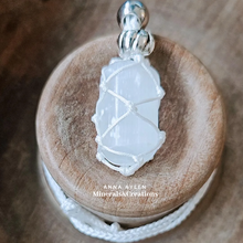 Carica l'immagine nel visualizzatore di Gallery, Collana My Aura filo bianco, Selenite