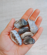 Carica l'immagine nel visualizzatore di Gallery, Agata del Botswana burattato