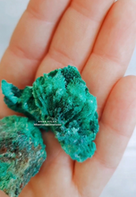 Carica l'immagine nel visualizzatore di Gallery, Malachite fibrosa grezza