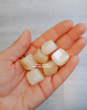 Carica l'immagine nel visualizzatore di Gallery, Calcite Gialla burattata