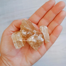 Carica l'immagine nel visualizzatore di Gallery, Calcite gialla grezza