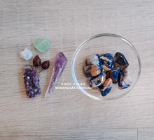 Carica l'immagine nel visualizzatore di Gallery, Sodalite burattata