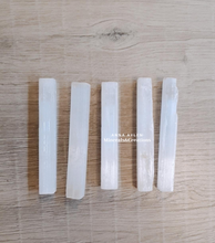 Carica l'immagine nel visualizzatore di Gallery, Bacchetta Selenite special form