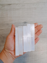 Carica l'immagine nel visualizzatore di Gallery, Bacchetta Selenite special form