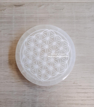 Carica l'immagine nel visualizzatore di Gallery, Disco Selenite Fiore della Vita