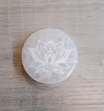 Carica l'immagine nel visualizzatore di Gallery, Disco Selenite Fiore di Loto
