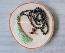 Carica l'immagine nel visualizzatore di Gallery, Mala Shungite e Legno tinto a mano